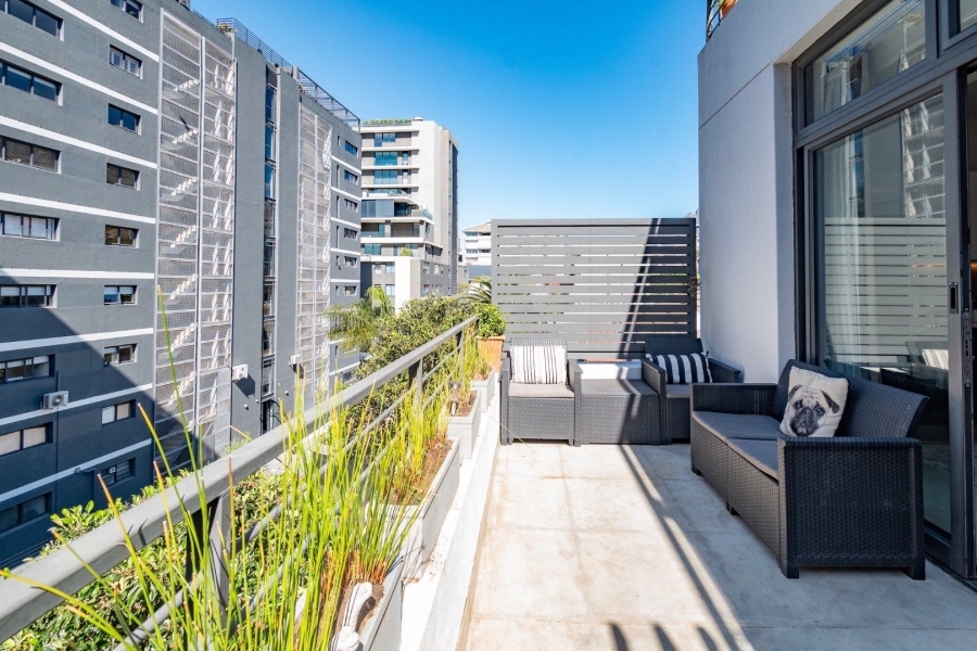 To Let 1 Bedroom Property for Rent in Green Point Western Cape